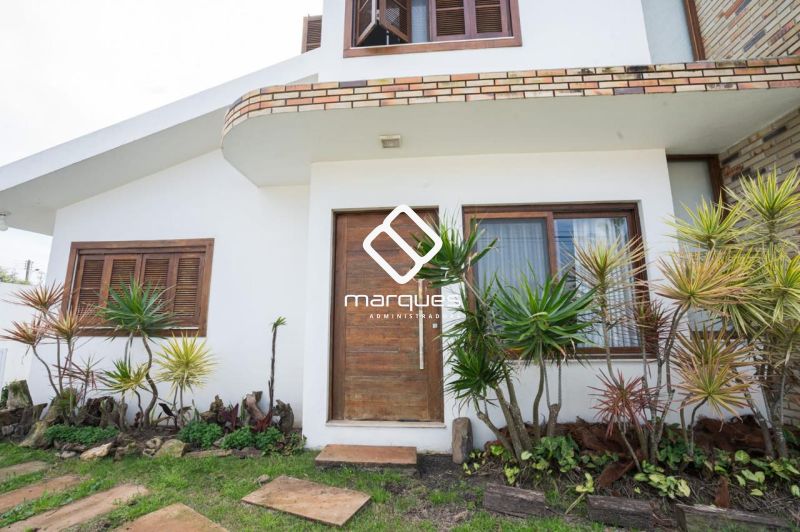 Casa com 5 quartos, 3 banheiros e 313m² à venda no bairro Laranjal, Pelotas