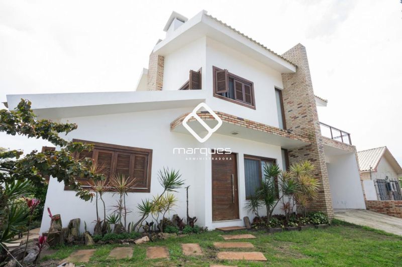 Casa com 5 quartos, 3 banheiros e 313m² à venda no bairro Laranjal, Pelotas
