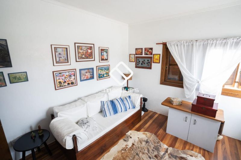 Casa com 5 quartos, 3 banheiros e 313m² à venda no bairro Laranjal, Pelotas