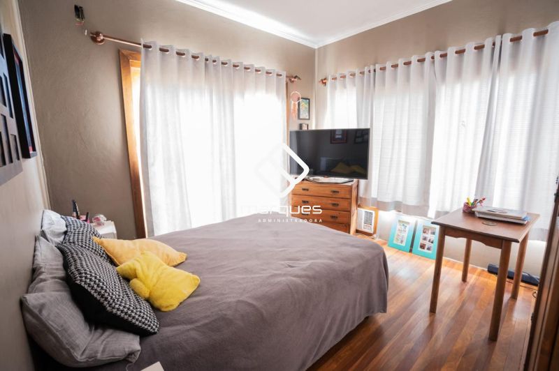 Casa com 5 quartos, 3 banheiros e 313m² à venda no bairro Laranjal, Pelotas