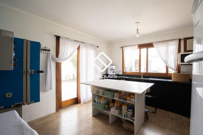 Casa com 5 quartos, 3 banheiros e 313m² à venda no bairro Laranjal, Pelotas