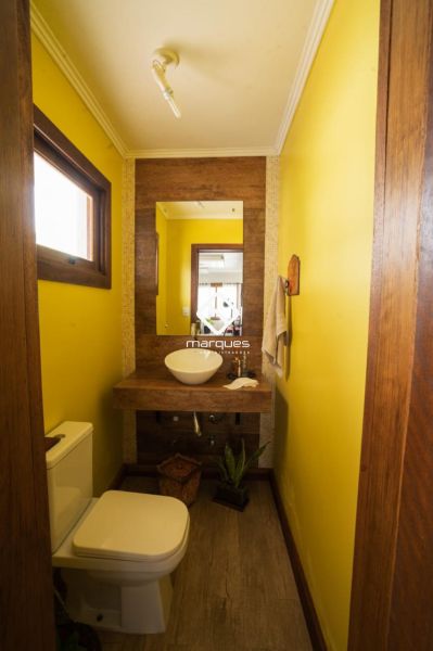 Casa com 5 quartos, 3 banheiros e 313m² à venda no bairro Laranjal, Pelotas