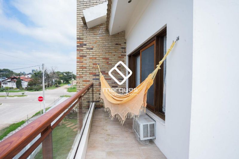 Casa com 5 quartos, 3 banheiros e 313m² à venda no bairro Laranjal, Pelotas
