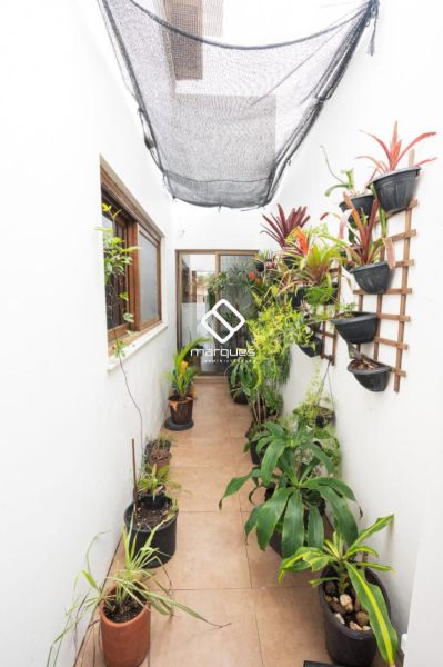 Casa com 5 quartos, 3 banheiros e 313m² à venda no bairro Laranjal, Pelotas