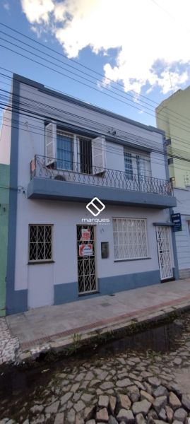 Sobrado com 3 quartos, 3 banheiros e 128m² à venda no bairro Centro, Pelotas