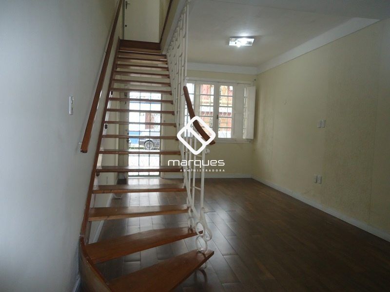 Sobrado com 3 quartos, 3 banheiros e 128m² à venda no bairro Centro, Pelotas