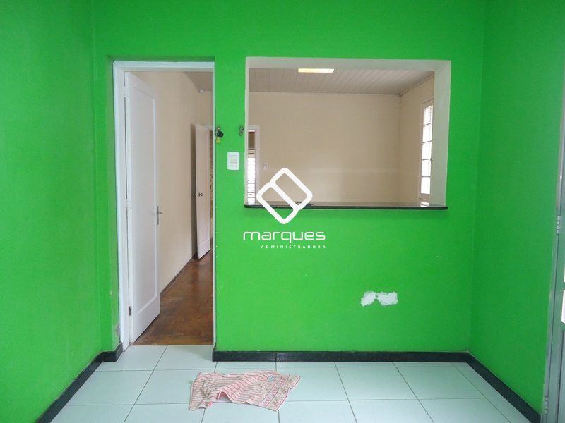 Sobrado com 3 quartos, 3 banheiros e 128m² à venda no bairro Centro, Pelotas