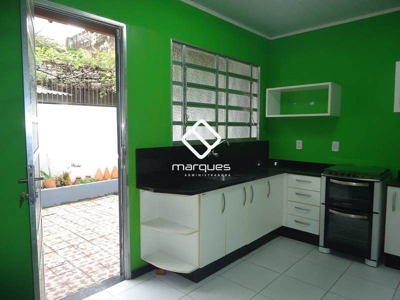 Sobrado com 3 quartos, 3 banheiros e 128m² à venda no bairro Centro, Pelotas