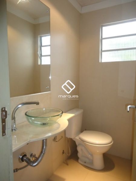 Sobrado com 3 quartos, 3 banheiros e 128m² à venda no bairro Centro, Pelotas