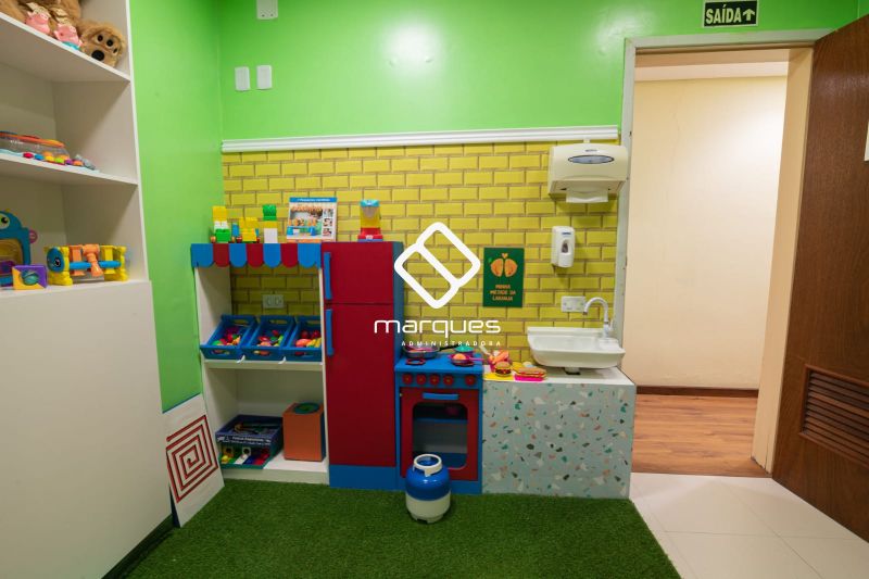 Casa Comercial com 3 quartos, 2 banheiros e 110m² à venda no bairro Centro, Pelotas