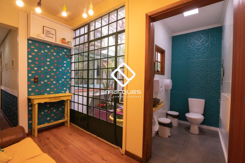Casa Comercial com 3 quartos, 2 banheiros e 110m² à venda no bairro Centro, Pelotas