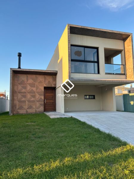 Casa com 3 quartos, 4 banheiros e 224m² à venda no bairro Laranjal, Pelotas