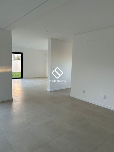 Casa com 3 quartos, 4 banheiros e 224m² à venda no bairro Laranjal, Pelotas