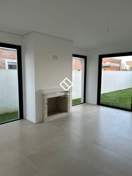 Casa com 3 quartos, 4 banheiros e 224m² à venda no bairro Laranjal, Pelotas