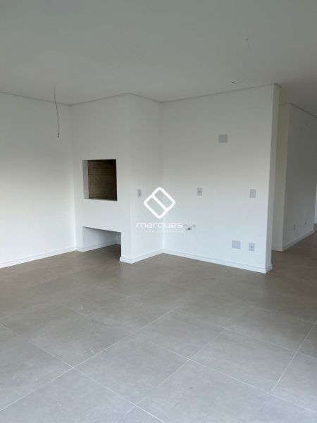 Casa com 3 quartos, 4 banheiros e 224m² à venda no bairro Laranjal, Pelotas