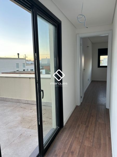 Casa com 3 quartos, 4 banheiros e 224m² à venda no bairro Laranjal, Pelotas