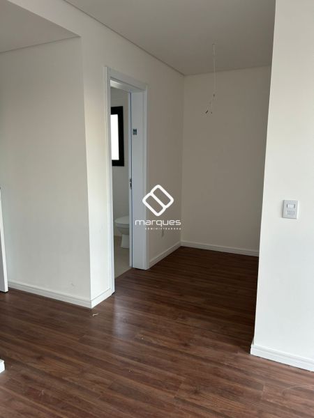 Casa com 3 quartos, 4 banheiros e 224m² à venda no bairro Laranjal, Pelotas