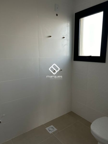 Casa com 3 quartos, 4 banheiros e 224m² à venda no bairro Laranjal, Pelotas