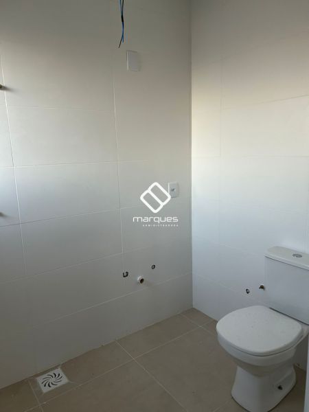 Casa com 3 quartos, 4 banheiros e 224m² à venda no bairro Laranjal, Pelotas