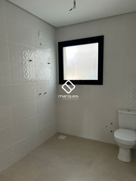 Casa com 3 quartos, 4 banheiros e 224m² à venda no bairro Laranjal, Pelotas
