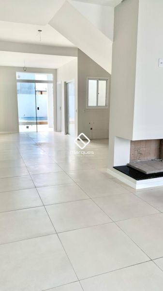 Sobrado com 3 quartos, 2 banheiros e 130m² à venda no bairro Laranjal, Pelotas