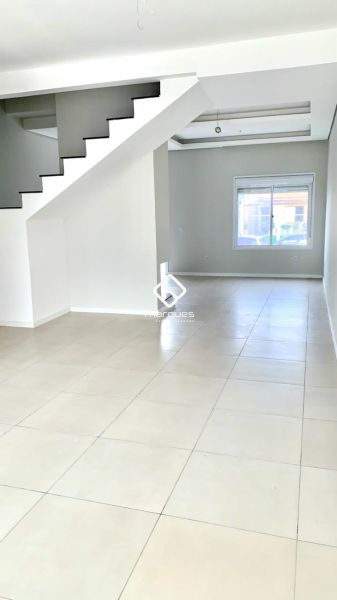 Sobrado com 3 quartos, 2 banheiros e 130m² à venda no bairro Laranjal, Pelotas