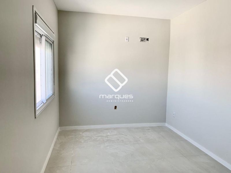 Sobrado com 3 quartos, 2 banheiros e 130m² à venda no bairro Laranjal, Pelotas