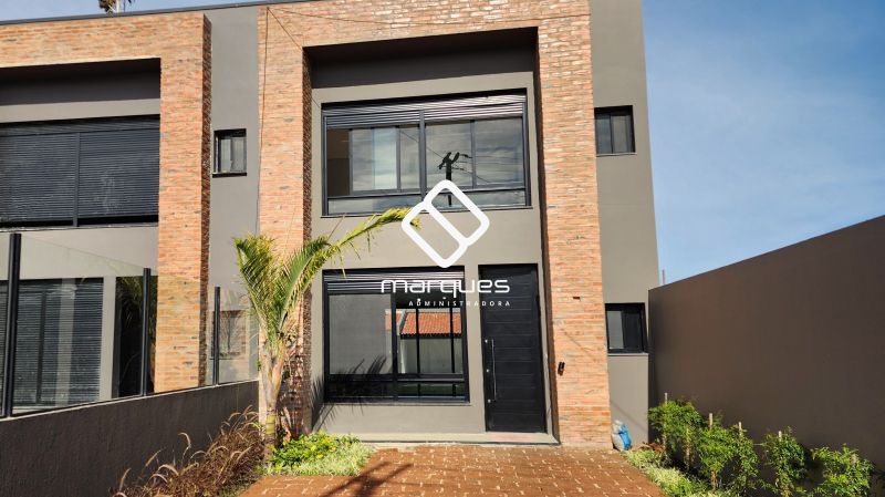 Casa com 3 quartos, 4 banheiros e 195m² à venda no bairro Recanto de Portugal, Pelotas