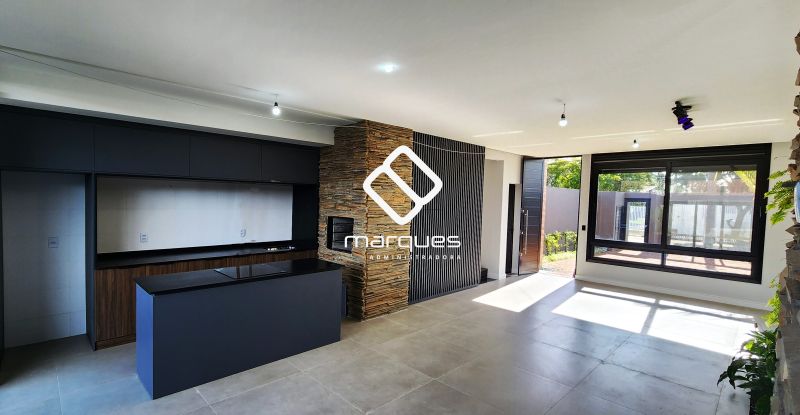 Casa com 3 quartos, 4 banheiros e 195m² à venda no bairro Recanto de Portugal, Pelotas