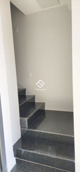 Casa com 3 quartos, 4 banheiros e 195m² à venda no bairro Recanto de Portugal, Pelotas