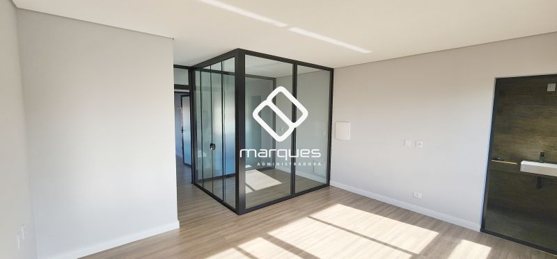 Casa com 3 quartos, 4 banheiros e 195m² à venda no bairro Recanto de Portugal, Pelotas