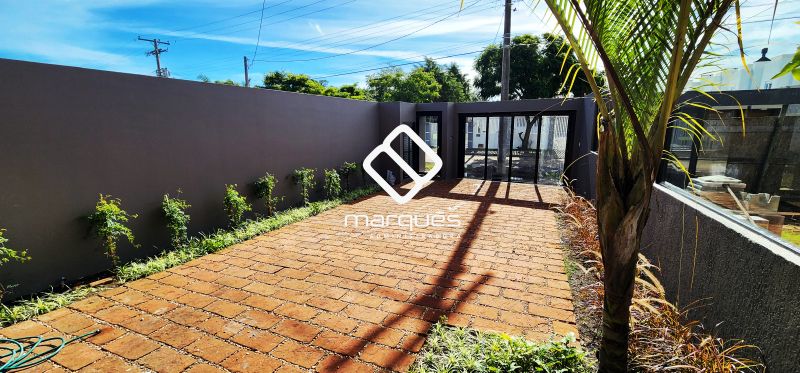 Casa com 3 quartos, 4 banheiros e 195m² à venda no bairro Recanto de Portugal, Pelotas