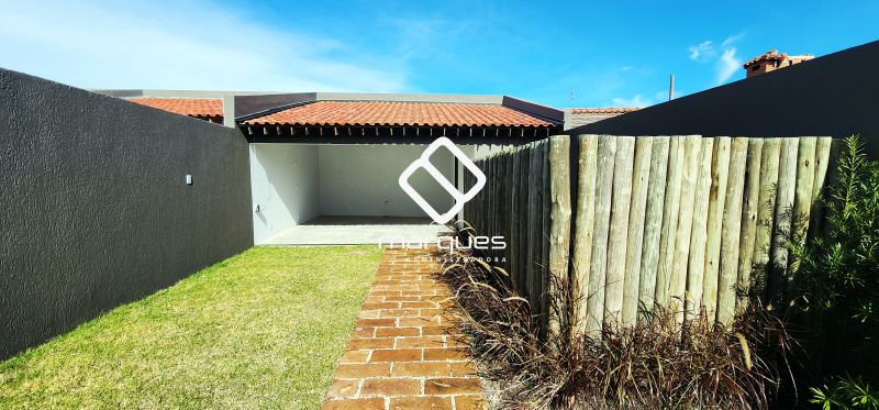 Casa com 3 quartos, 4 banheiros e 195m² à venda no bairro Recanto de Portugal, Pelotas