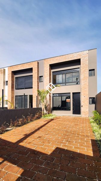 Casa com 3 quartos, 2 banheiros e 195m² à venda no bairro Recanto de Portugal, Pelotas