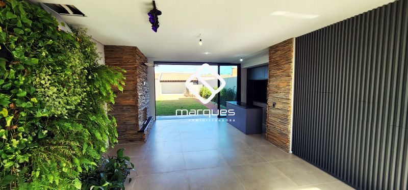 Casa com 3 quartos, 2 banheiros e 195m² à venda no bairro Recanto de Portugal, Pelotas