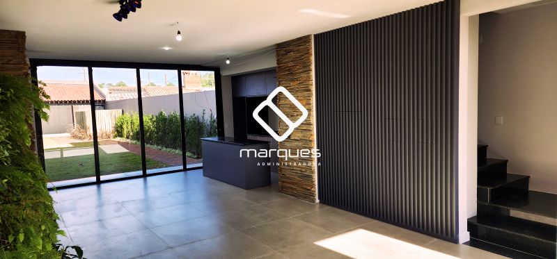 Casa com 3 quartos, 2 banheiros e 195m² à venda no bairro Recanto de Portugal, Pelotas
