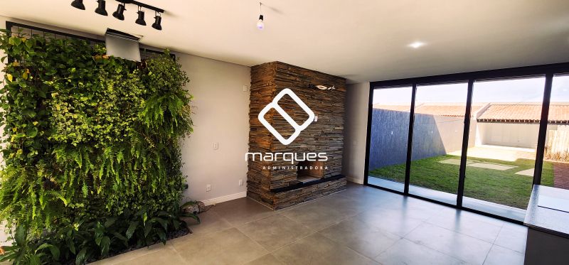 Casa com 3 quartos, 2 banheiros e 195m² à venda no bairro Recanto de Portugal, Pelotas