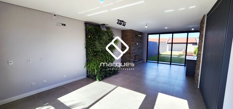 Casa com 3 quartos, 2 banheiros e 195m² à venda no bairro Recanto de Portugal, Pelotas