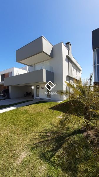 Casa com 3 quartos, 4 banheiros e 249m² à venda no bairro Laranjal, Pelotas