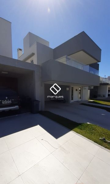 Casa com 3 quartos, 4 banheiros e 249m² à venda no bairro Laranjal, Pelotas