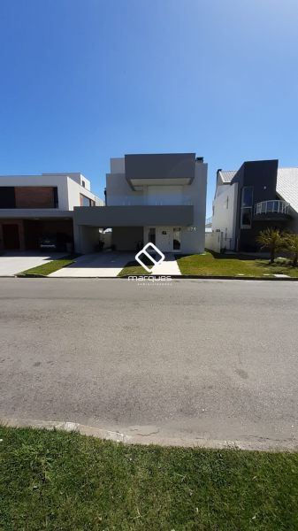 Casa com 3 quartos, 4 banheiros e 249m² à venda no bairro Laranjal, Pelotas