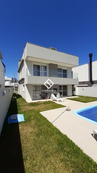 Casa com 3 quartos, 4 banheiros e 249m² à venda no bairro Laranjal, Pelotas