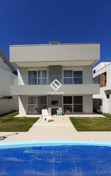 Casa com 3 quartos, 4 banheiros e 249m² à venda no bairro Laranjal, Pelotas