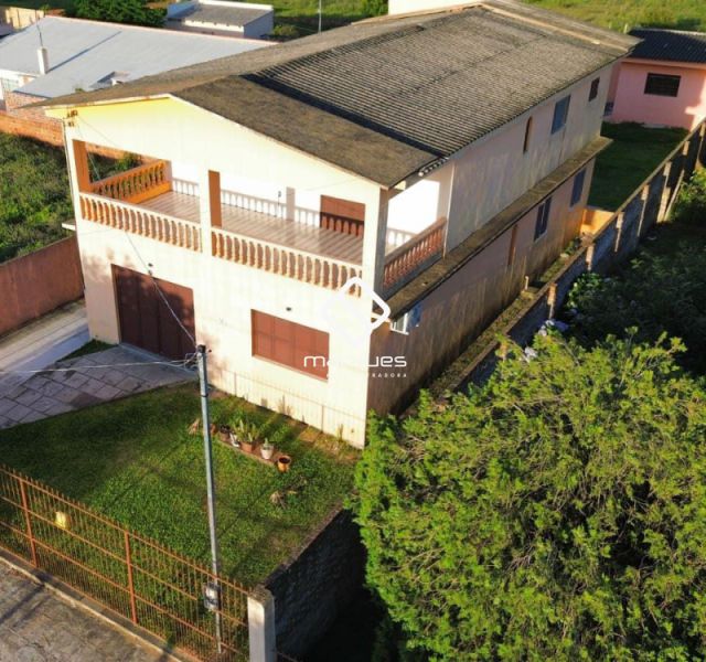 Sobrado com 4 quartos, 2 banheiros e 256m² à venda no bairro Centro, Pedro Osorio