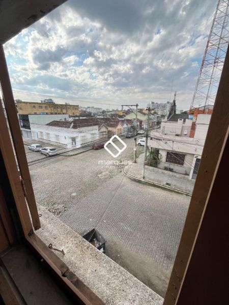Apartamento com 2 quartos, 1 banheiro e 90m² à venda no bairro Centro, Pelotas