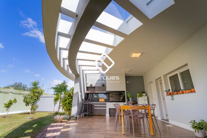 Casa com 3 quartos, 3 banheiros e 267m² à venda no bairro São Gonçalo, Pelotas