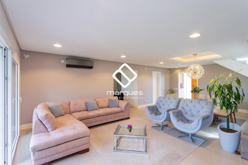 Casa com 3 quartos, 3 banheiros e 267m² à venda no bairro São Gonçalo, Pelotas