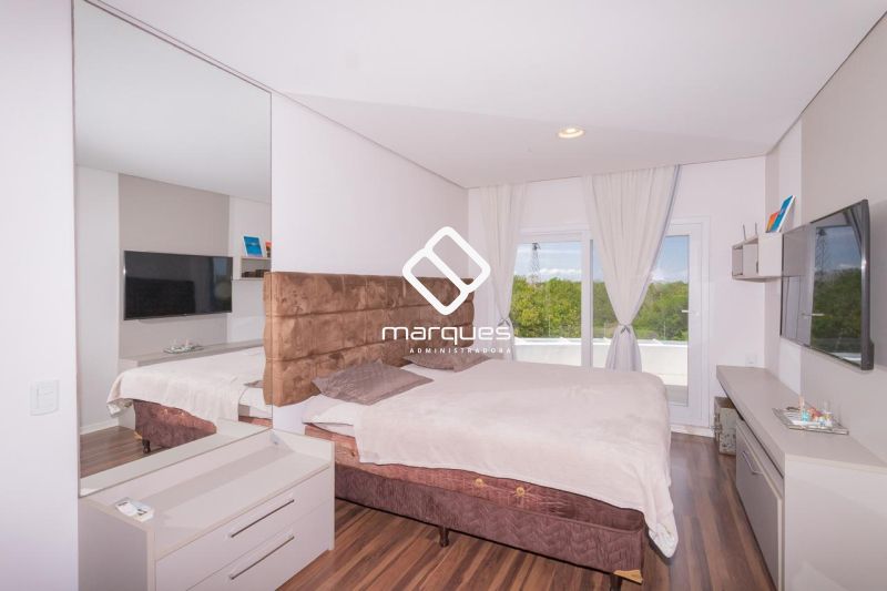 Casa com 3 quartos, 3 banheiros e 267m² à venda no bairro São Gonçalo, Pelotas