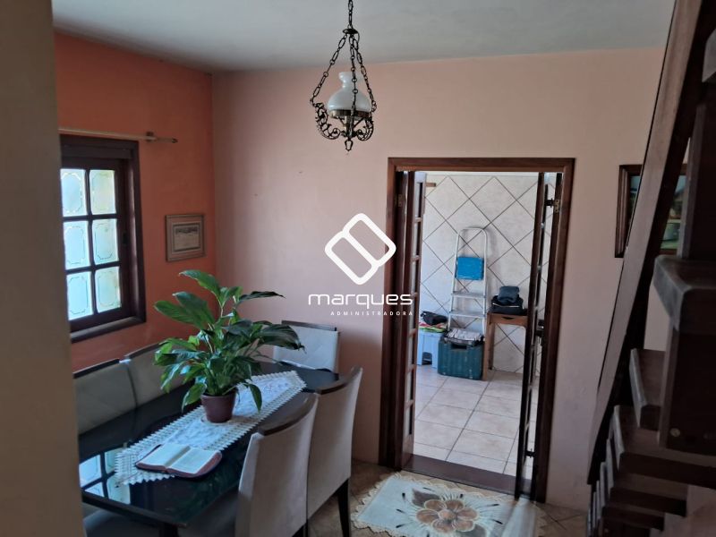 Sobrado com 3 quartos, 2 banheiros e 214m² à venda no bairro Três Vendas, Pelotas