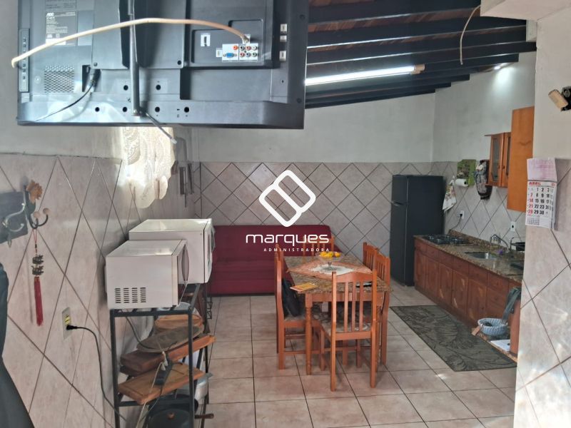Sobrado com 3 quartos, 2 banheiros e 214m² à venda no bairro Três Vendas, Pelotas